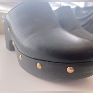 Black Steve Madden clogs. Great condition. Never worn.